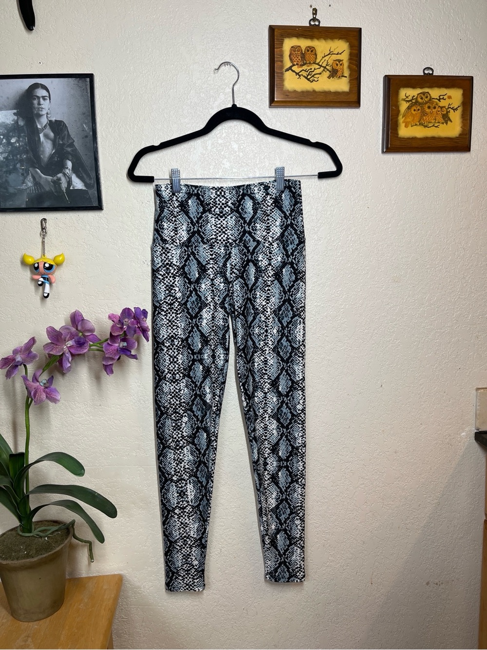 Black and White Snake Print Leggings